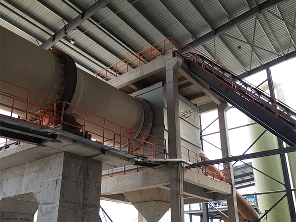 回轉(zhuǎn)窯窯尾.jpg 回轉(zhuǎn)窯窯尾.jpg